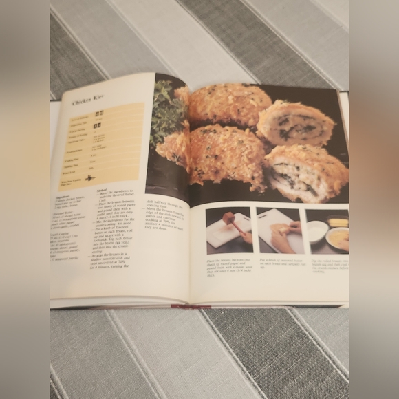 2 Microwave Cookbooks - Poultry & Beef - Vintage 1987 - Hardcover - Picture 12 of 13